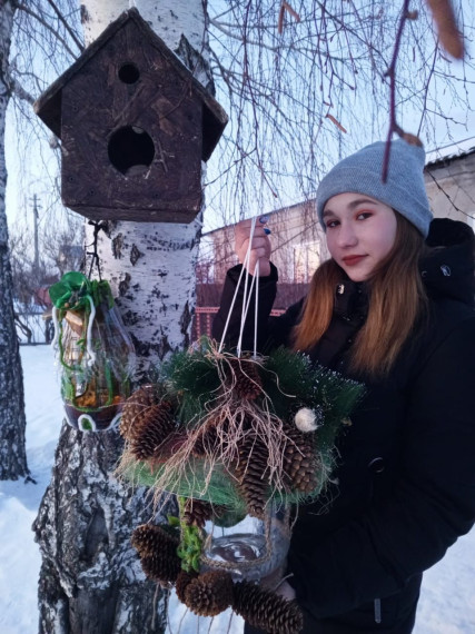 Покормите птиц.